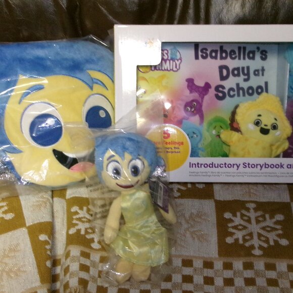 NWT Isabella's Day at School with 5 Plushies and Joy Doll and Pillow - Picture 1 of 15